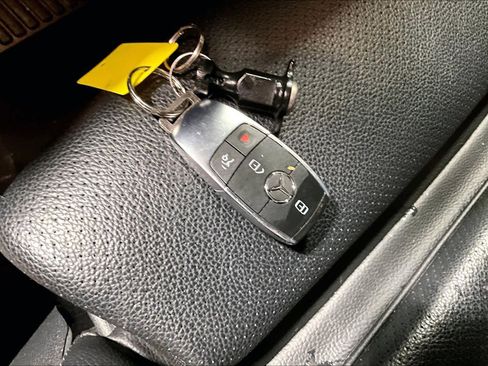 Used 2021 Mercedes-Benz GLC 300 GLC 300 image 14