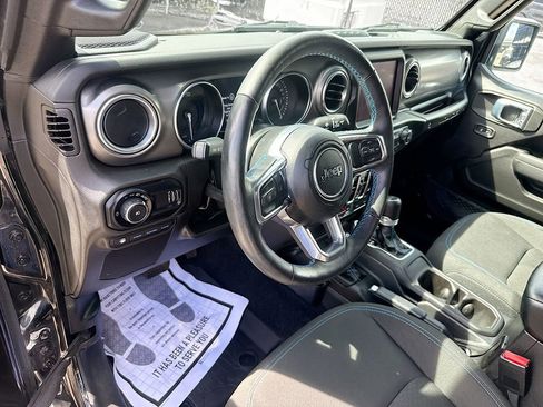 Used 2023 Jeep Wrangler Unlimited Rubicon 4xe w/ Cold Weather Group AWD/4WD image 10