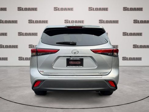 Used 2020 Toyota Highlander LE w/ Protection Package #3 AWD/4WD image 4