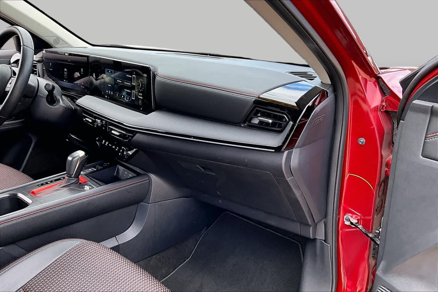 Certified 2025 Nissan Kicks SR w/ SR Premium Package FWD image 16