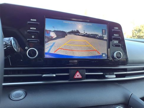 Used 2021 Hyundai Elantra SEL w/ Convenience + Premium Package image 19