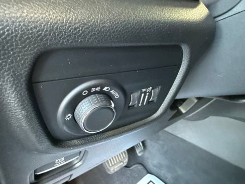 Used 2023 Jeep Grand Cherokee Laredo AWD/4WD image 22