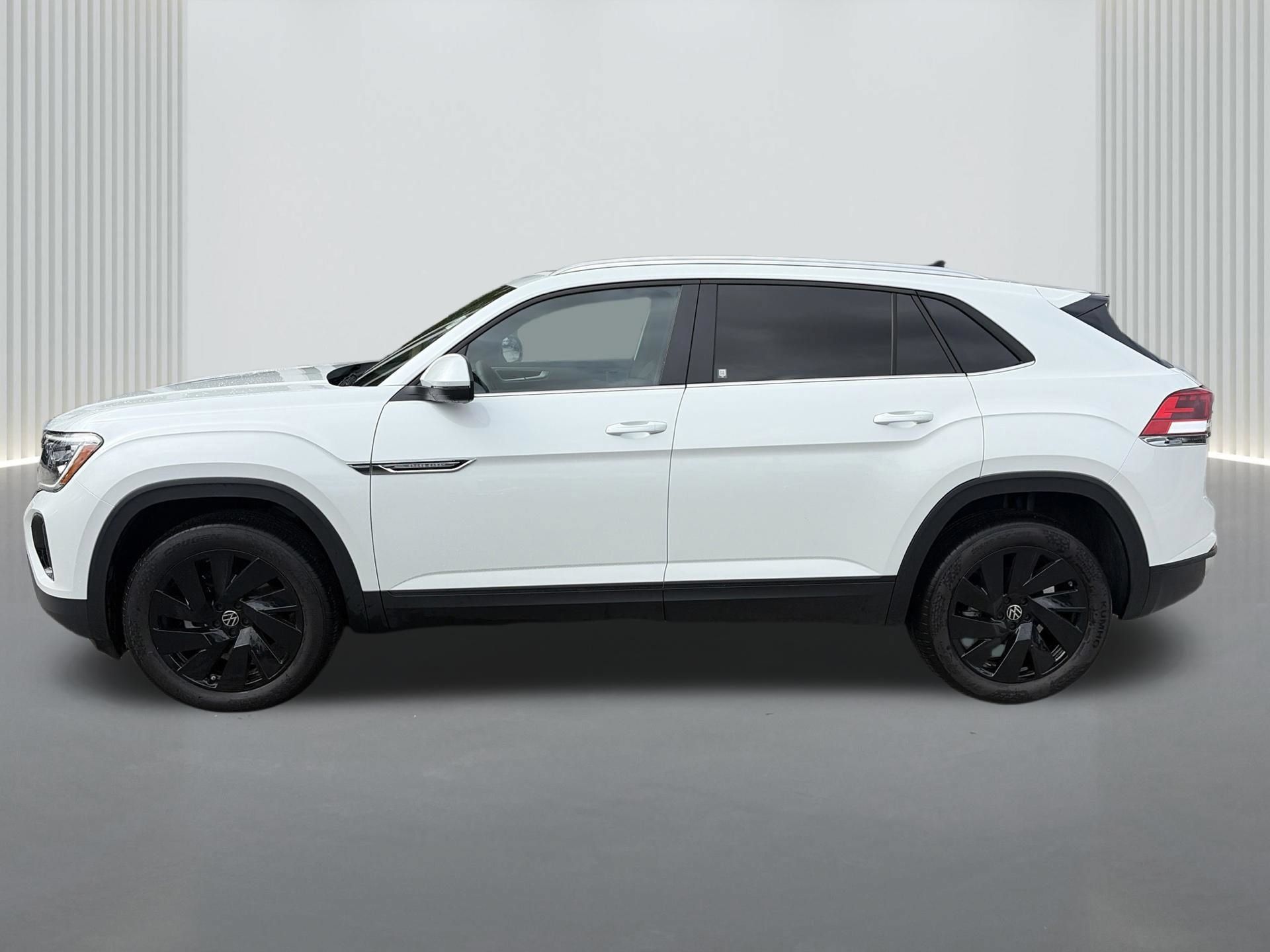 Used 2026 Volkswagen Atlas Cross Sport SE FWD image 3