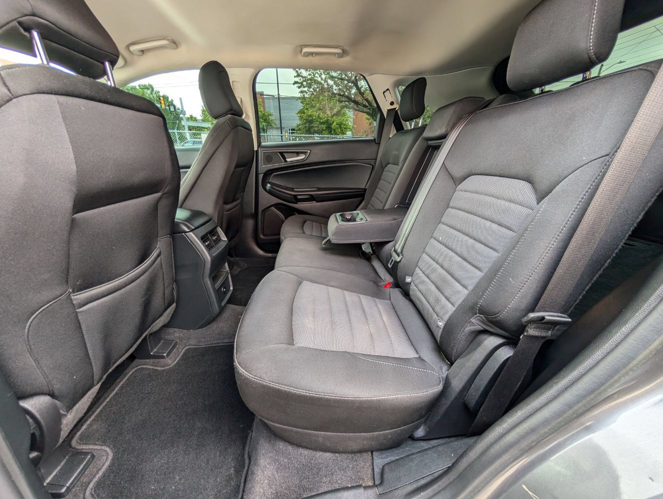 Used 2024 Ford Edge SE w/ Black Appearance Package AWD/4WD image 17
