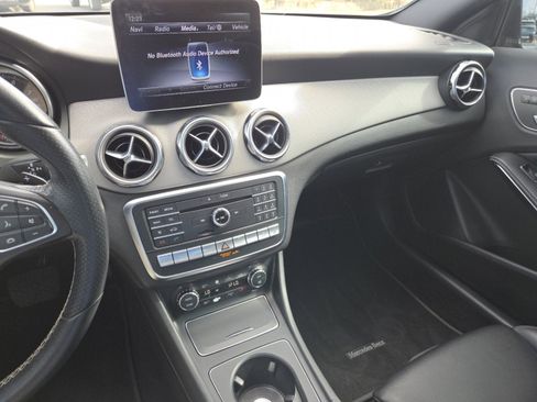 Used 2018 Mercedes-Benz GLA 250 4MATIC image 32