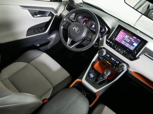 Used 2019 Toyota RAV4 Adventure w/ Cold Weather Package AWD/4WD image 9