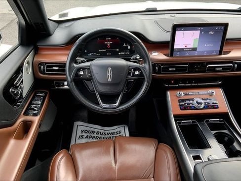 Used 2020 Lincoln Aviator Reserve w/ Equipment Group 201A image 4