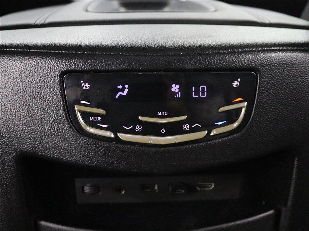 Used 2019 Cadillac Escalade Premium Luxury AWD/4WD image 15