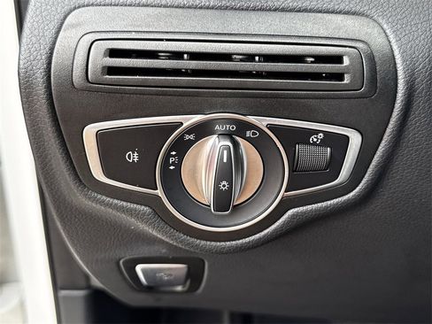 Used 2022 Mercedes-Benz GLC 300 image 24