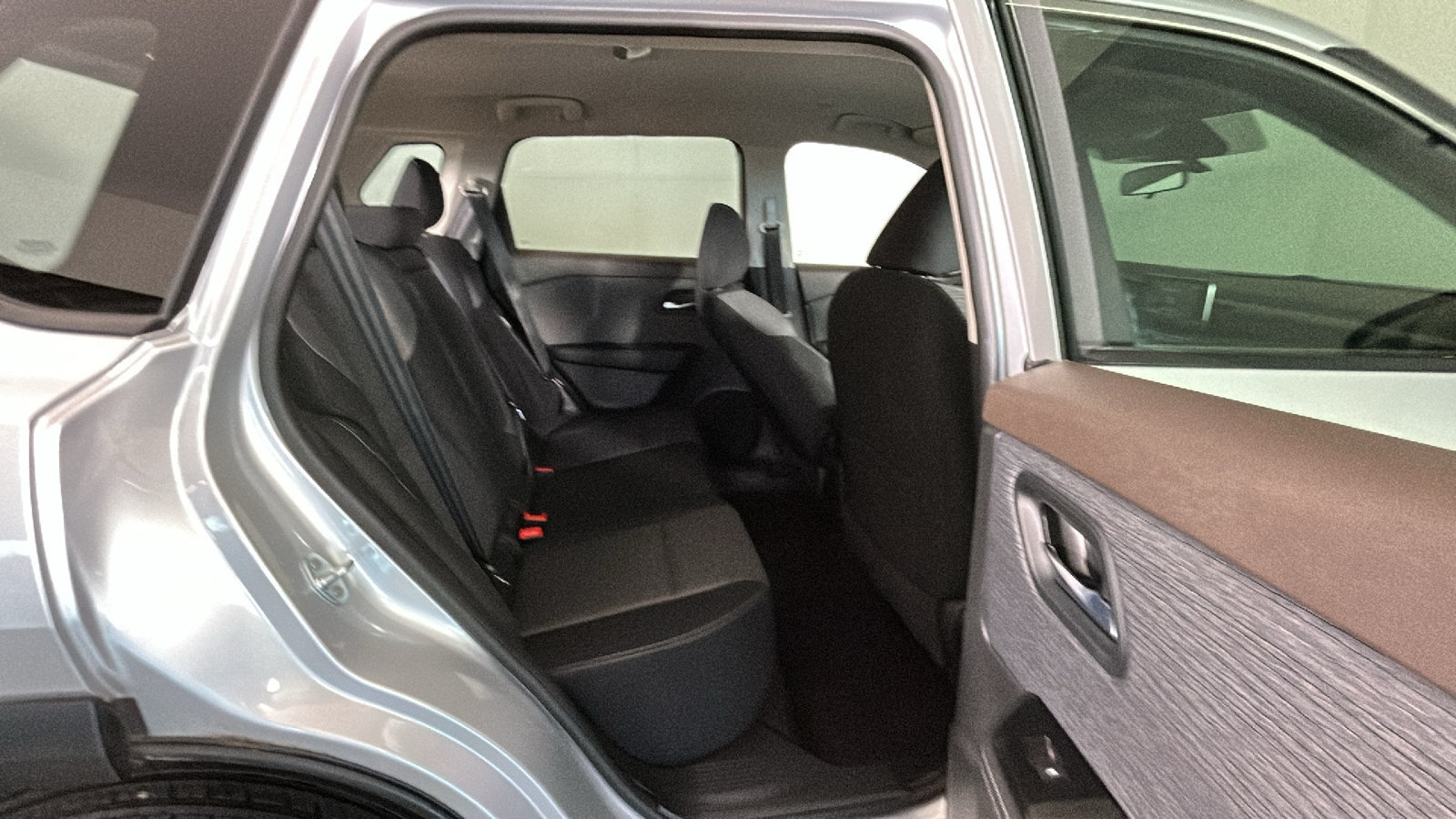 Used 2023 Nissan Rogue SV AWD/4WD image 35