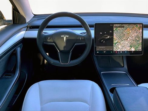 Used 2021 Tesla Model 3 Long Range image 5