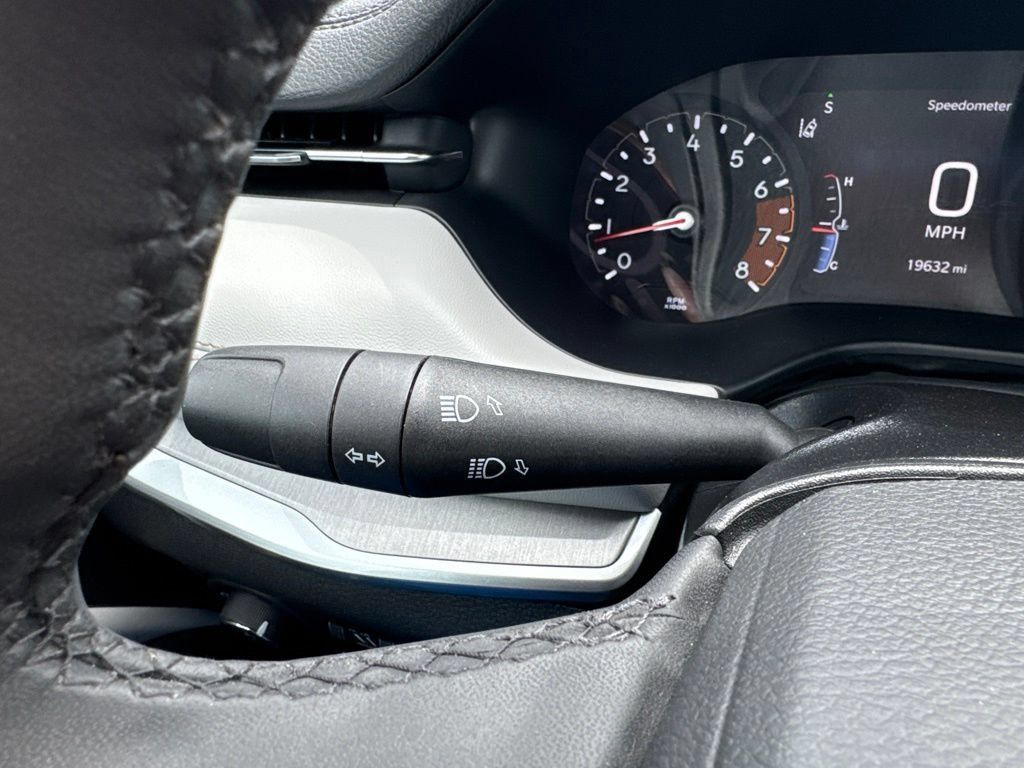 Used 2025 Jeep Compass Limited AWD/4WD image 12