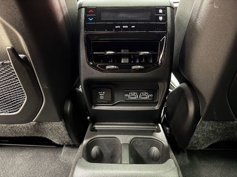 Used 2025 Jeep Grand Cherokee L Altitude AWD/4WD image 28