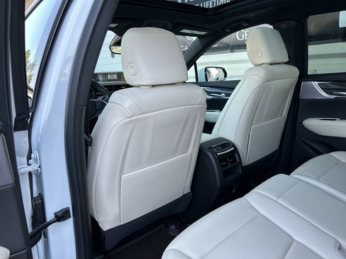 Used 2025 Cadillac XT5 Sportv w/ Technology Package AWD/4WD image 13