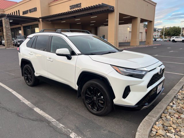 Used 2022 Toyota RAV4 SE AWD/4WD image 1