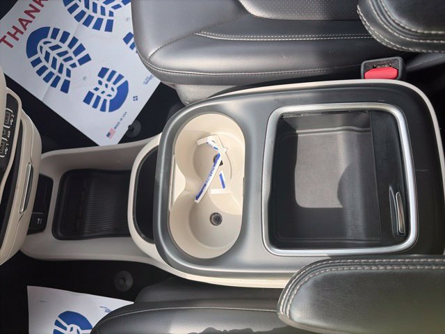 Used 2023 Chrysler Pacifica Touring-L FWD image 24