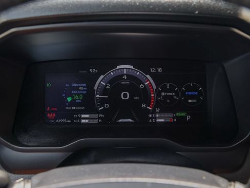 Used 2024 Toyota Tundra Limited AWD/4WD image 27