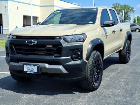 Used 2024 Chevrolet Colorado Trail Boss w/ Advanced Trailering Package AWD/4WD image 2