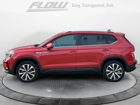 Certified 2023 Volkswagen Taos SE w/ Panoramic Sunroof Package image 5