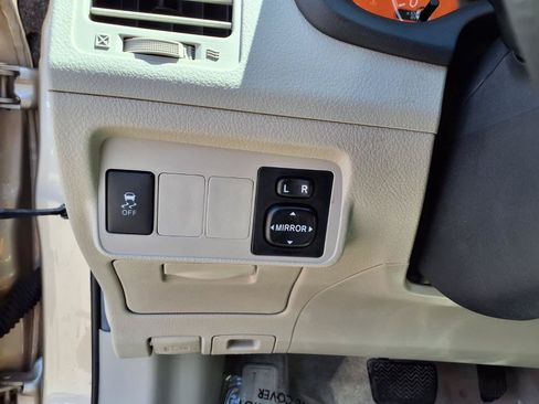 Used 2013 Toyota Corolla LE FWD image 15