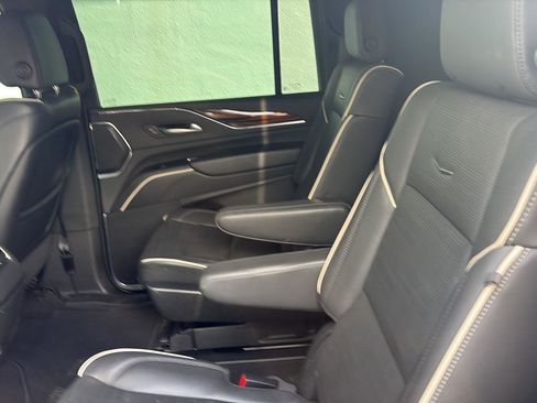 Used 2023 Cadillac Escalade ESV Premium Luxury image 18