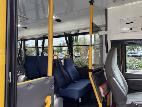 Used 2014 Chevrolet Express 3500 image 27