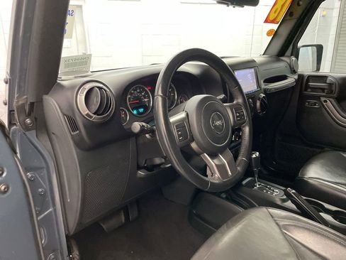 Used 2018 Jeep Wrangler Unlimited Sahara AWD/4WD image 18