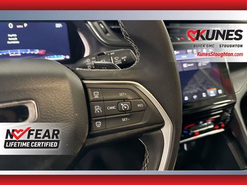 Used 2023 Jeep Grand Cherokee L Laredo image 24