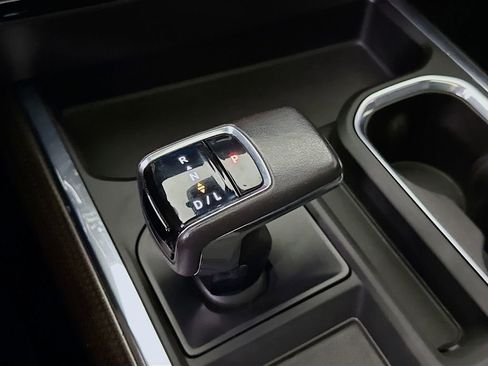 Used 2022 Chevrolet Silverado 1500 LT Trail Boss w/ Convenience Package II image 17