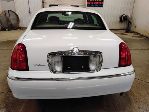 Used 1999 Lincoln Town Car Signature RWD image 8