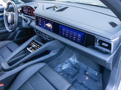 Certified 2025 Porsche Macan Electric RWD image 56