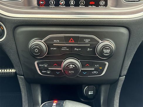 Used 2019 Dodge Charger R/T image 18