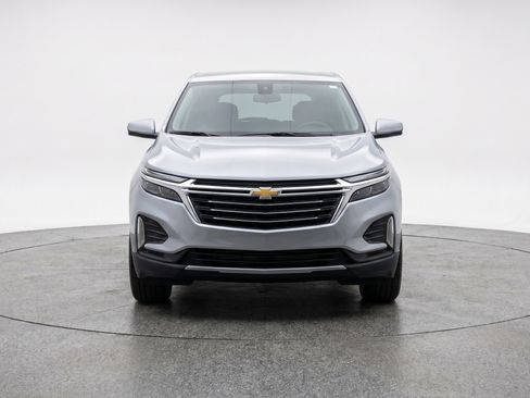 Used 2025 Chevrolet Equinox LT image 2