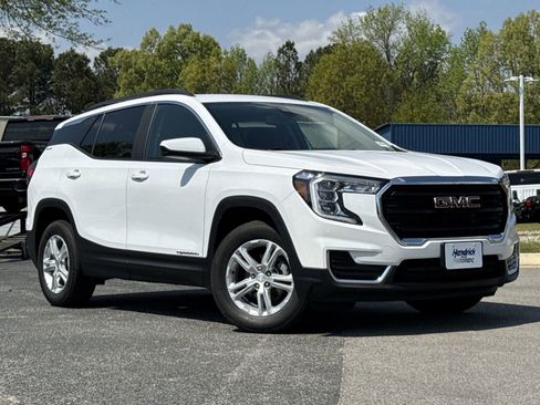 Used 2024 GMC Terrain SLE w/ Driver Convenience Package image 2