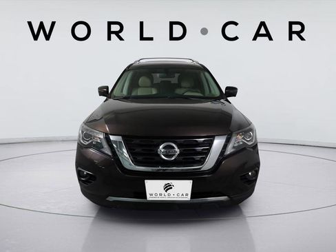 Used 2020 Nissan Pathfinder Platinum image 2