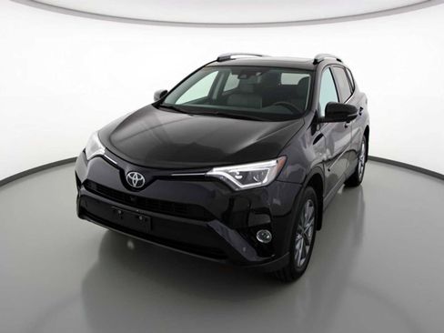 Used 2016 Toyota RAV4 Limited image 1