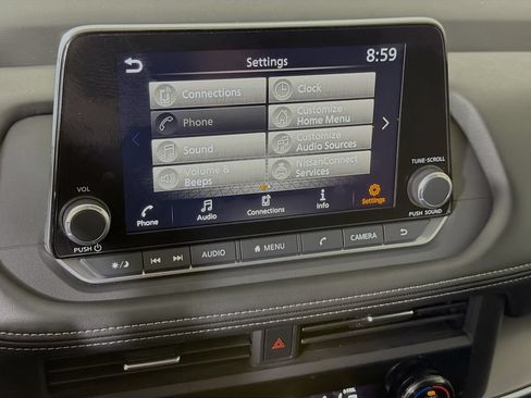 Used 2025 Nissan Rogue SV FWD image 34
