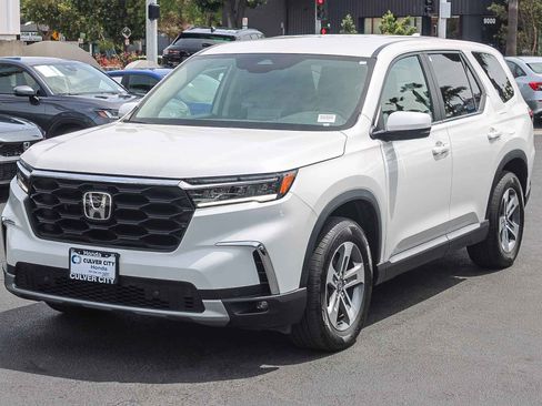 Used 2025 Honda Pilot EX-L image 3