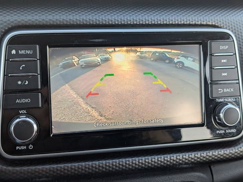 Used 2018 Nissan Kicks S image 17