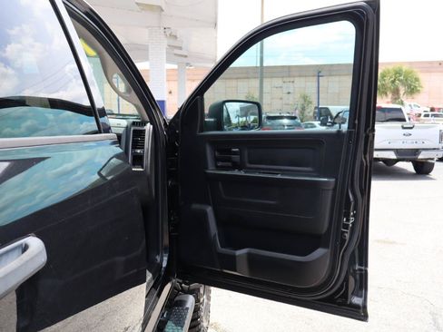 Used 2017 RAM 1500 Express AWD/4WD image 9