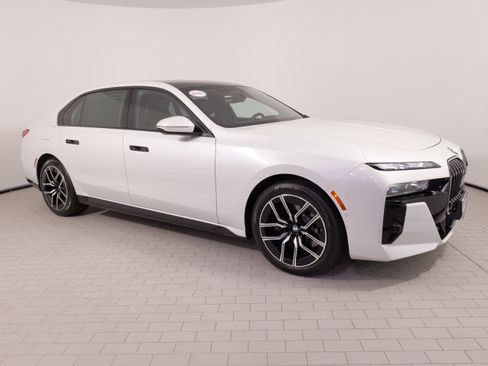 Used 2025 BMW 740i xDrive w/ Executive Package AWD/4WD image 9