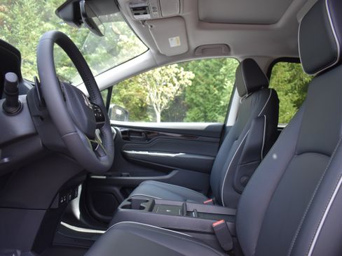 New 2026 Honda Odyssey Touring image 13