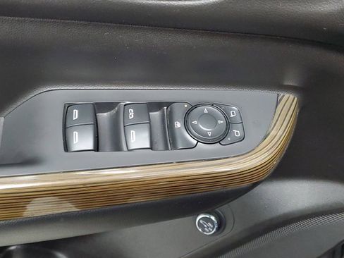 Used 2021 GMC Acadia SLE w/ Driver Convenience Package image 17