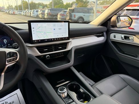 Used 2025 Ford Explorer Active w/ Active Comfort Package image 37