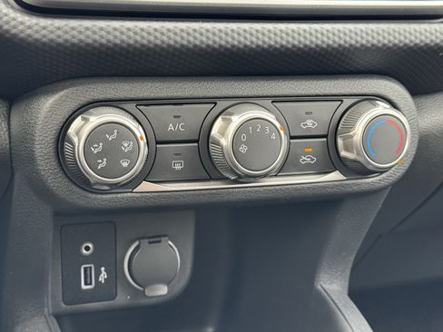 Used 2025 Nissan Kicks Play S image 10