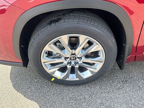 New 2026 Toyota Highlander Limited image 15