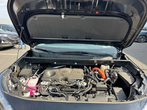 Used 2025 Toyota RAV4 LE image 31