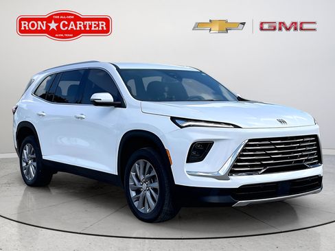 Used 2025 Buick Enclave Preferred FWD image 1