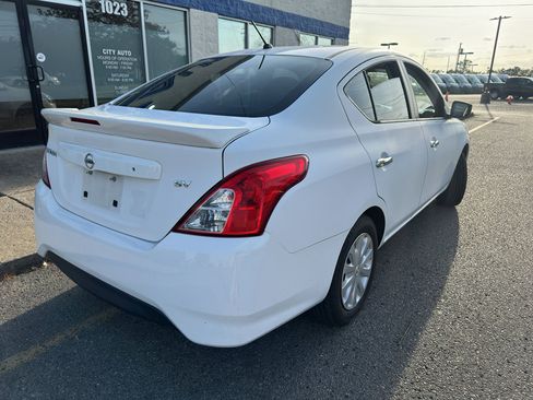 Used 2017 Nissan Versa SV image 5
