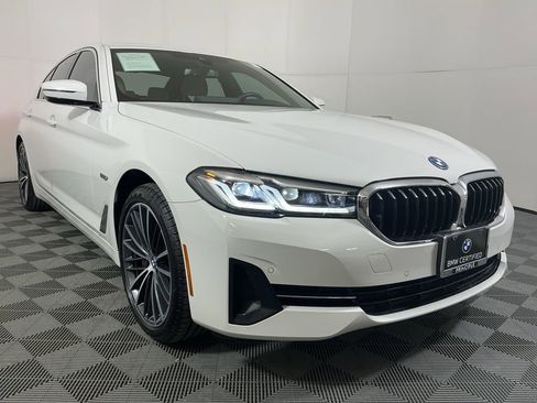 Certified 2023 BMW 530e xDrive w/ Premium Package image 4